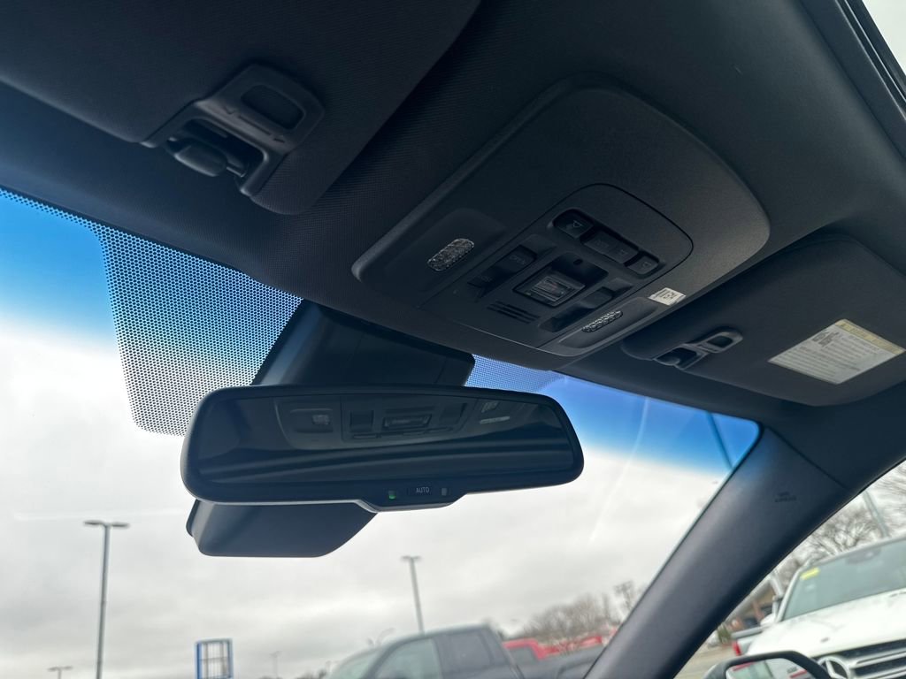 Used 2021 Toyota Avalon XLE w/ Moonroof Package image 29