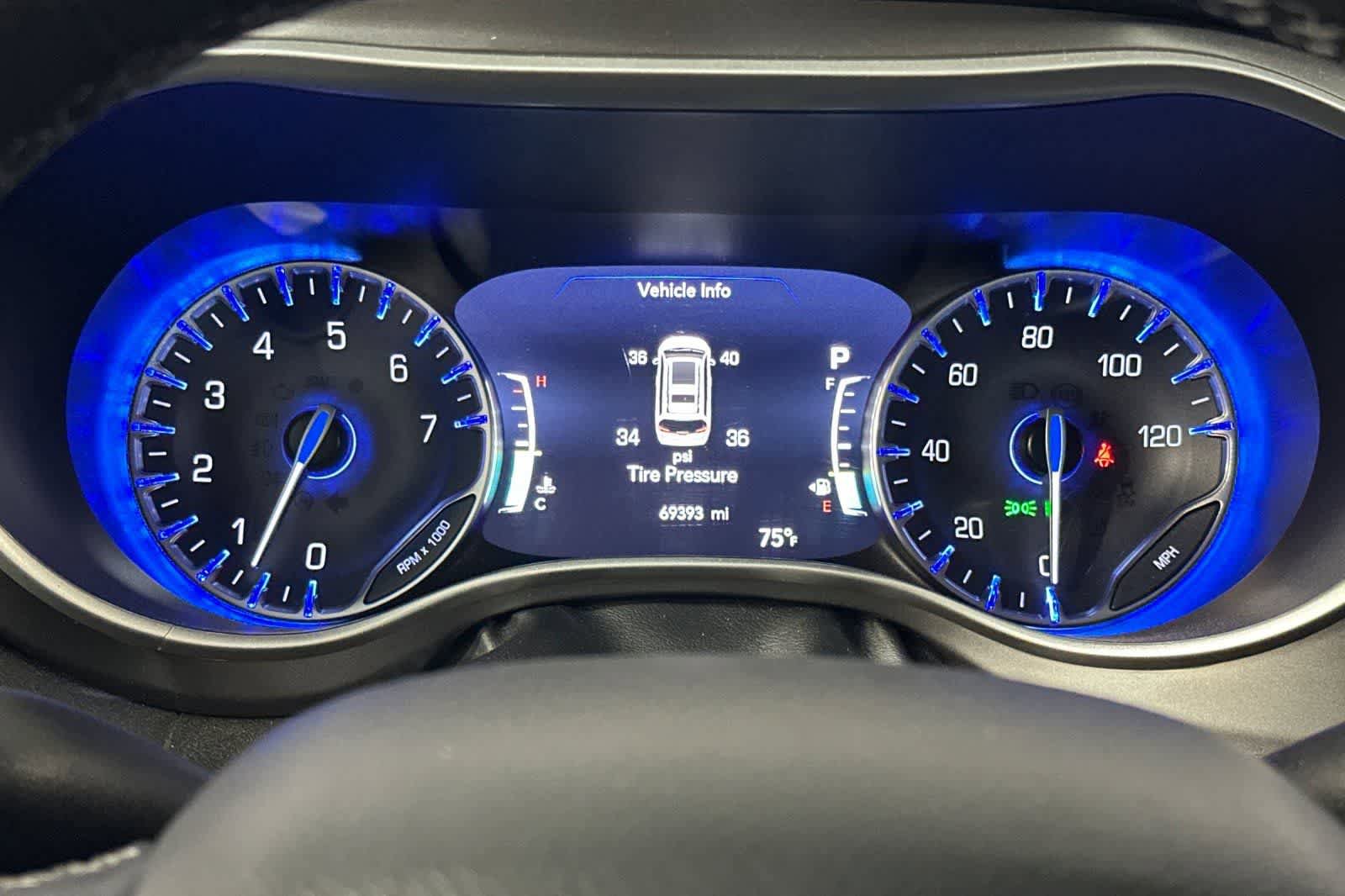 Used 2022 Chrysler Pacifica Touring-L image 27