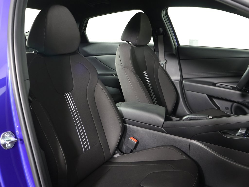 Certified 2025 Hyundai Elantra Sport image 25