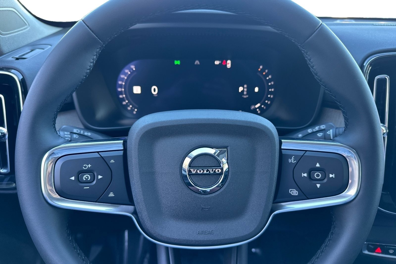 New 2026 Volvo XC40 B5 Ultra w/ Protection Package Premier image 26