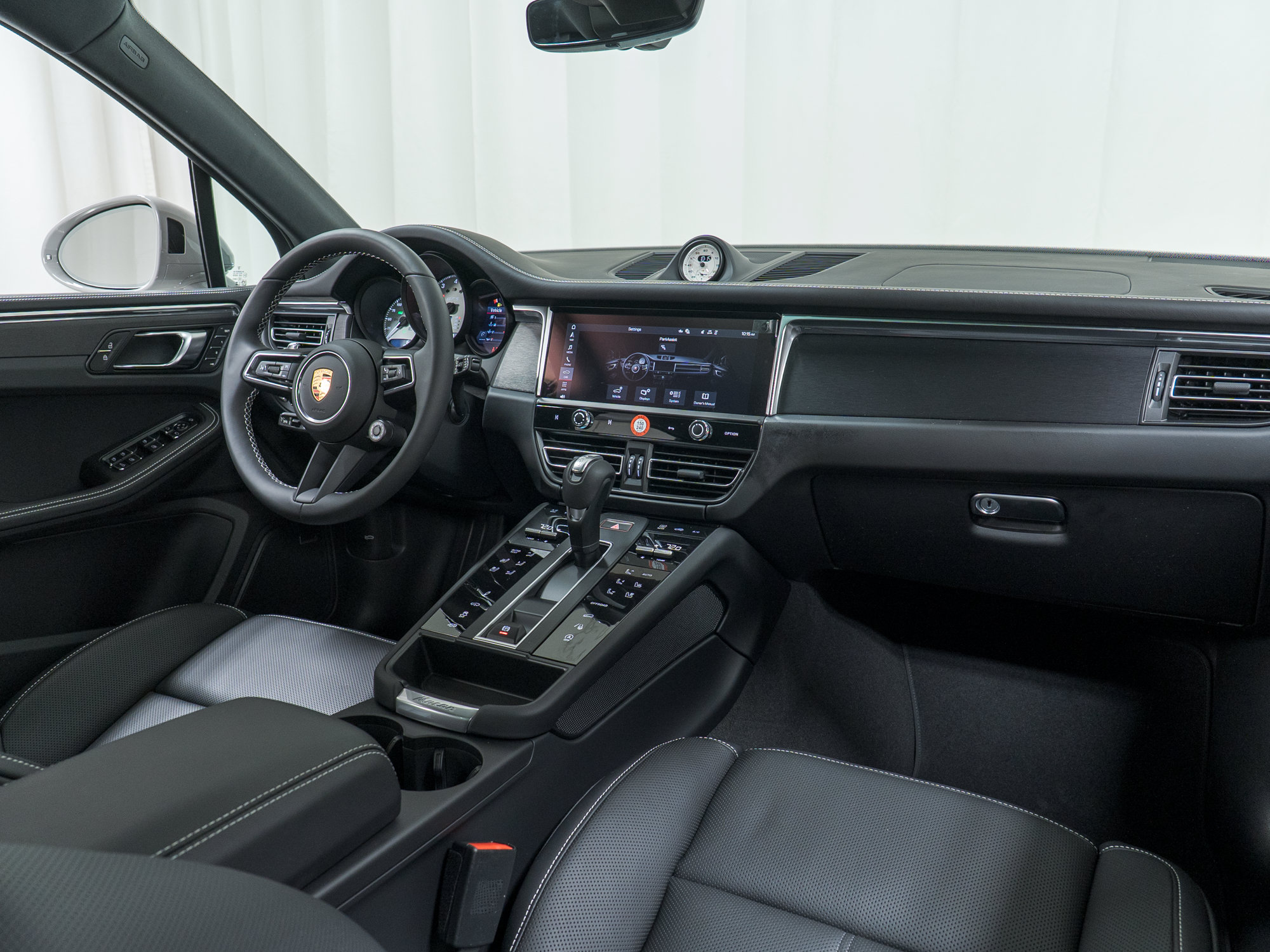 Used 2026 Porsche Macan GTS AWD/4WD image 19