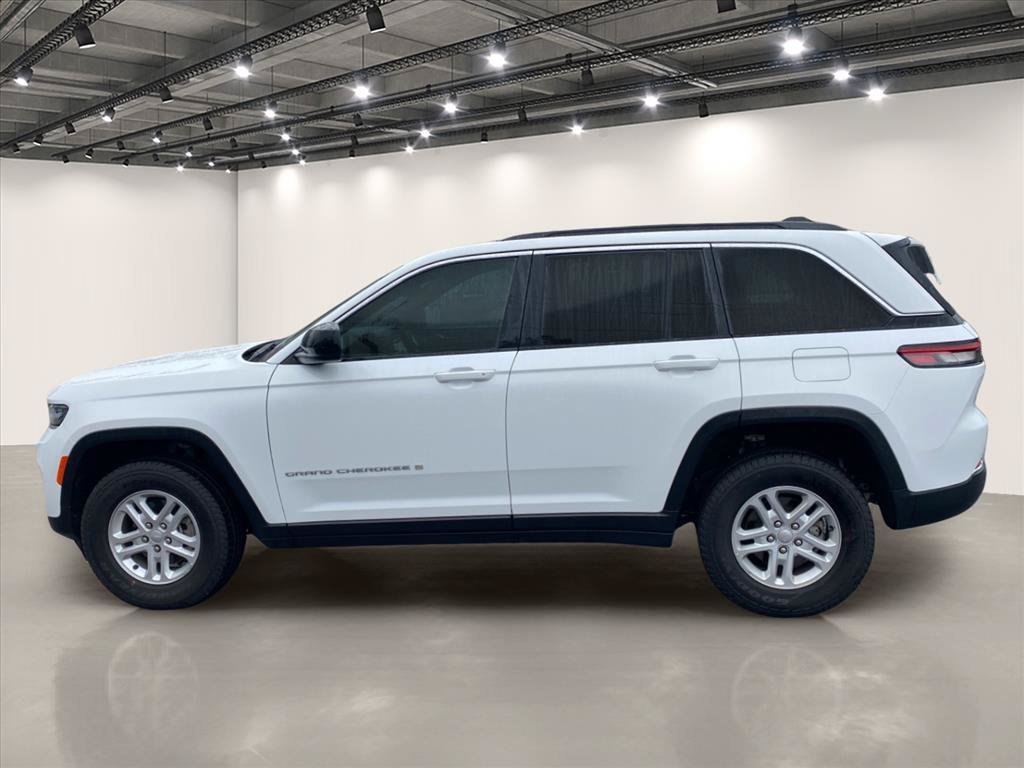 Certified 2025 Jeep Grand Cherokee Laredo AWD/4WD image 4