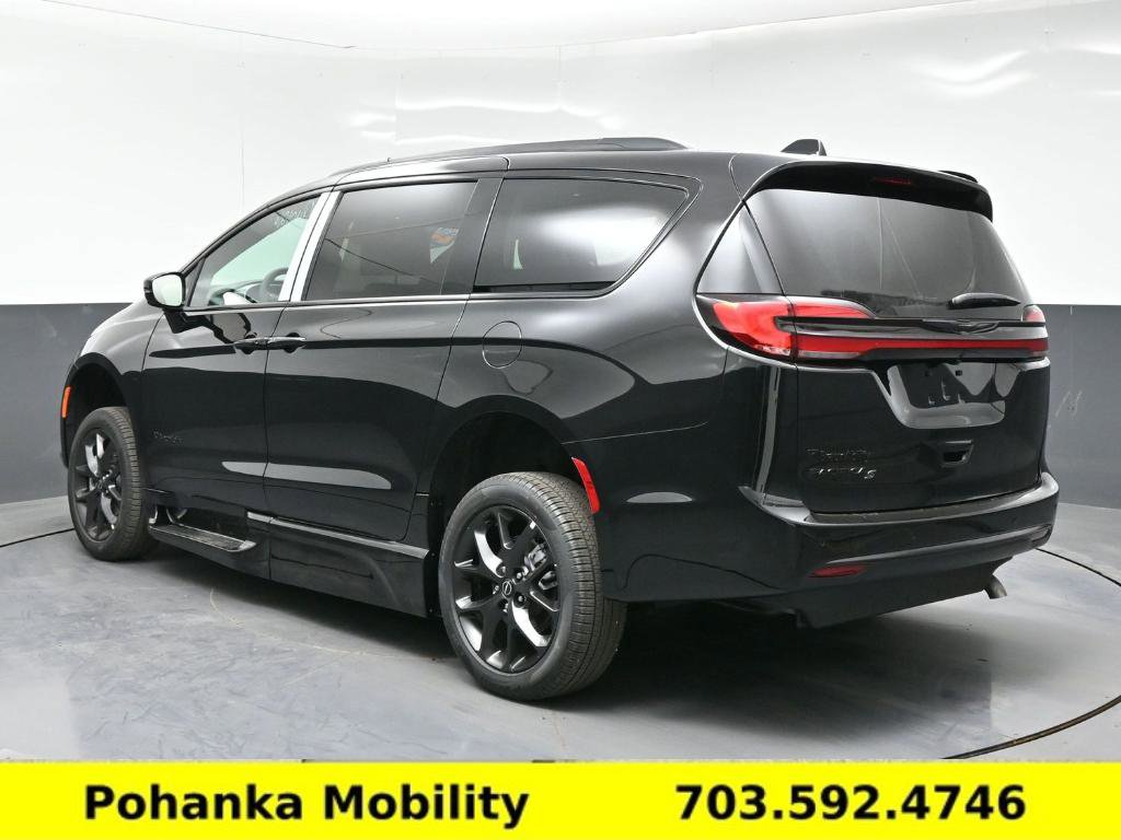 Used 2026 Chrysler Pacifica Select w/ S Appearance Package FWD image 17