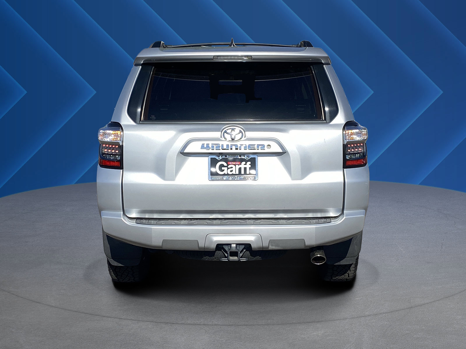 Used 2019 Toyota 4Runner SR5 AWD/4WD image 4