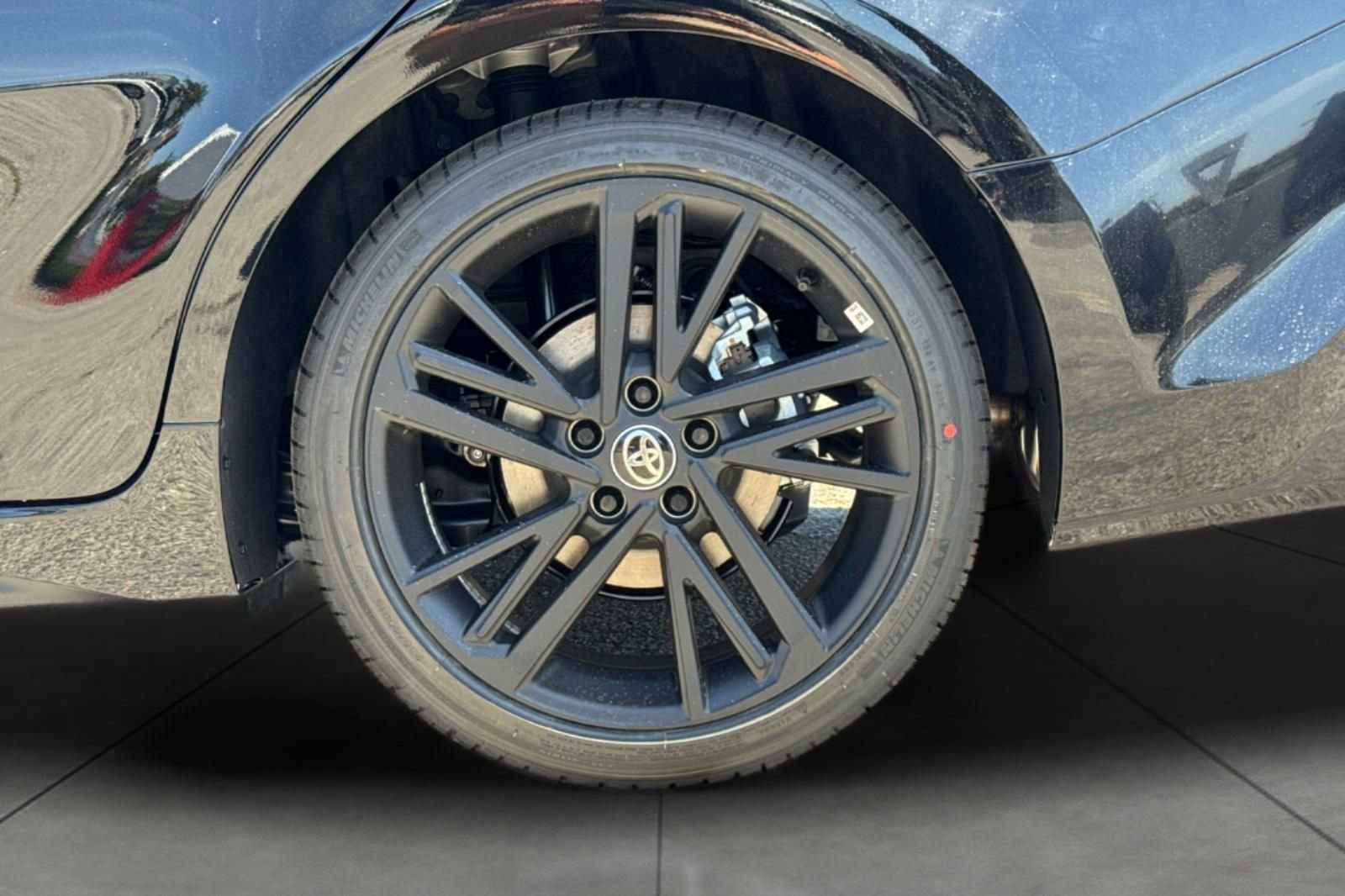 New 2026 Toyota Camry Hybrid FWD image 32