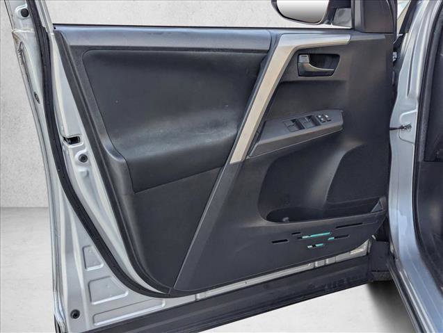 Used 2018 Toyota RAV4 LE image 6