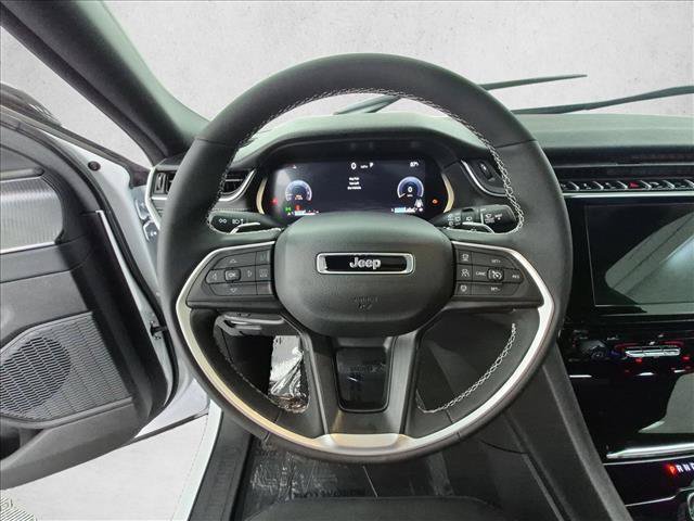 Used 2025 Jeep Grand Cherokee L Laredo w/ Luxury Tech Group I RWD image 27