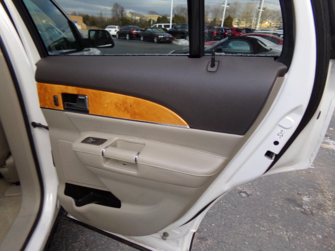 Used 2012 Lincoln MKX FWD image 27