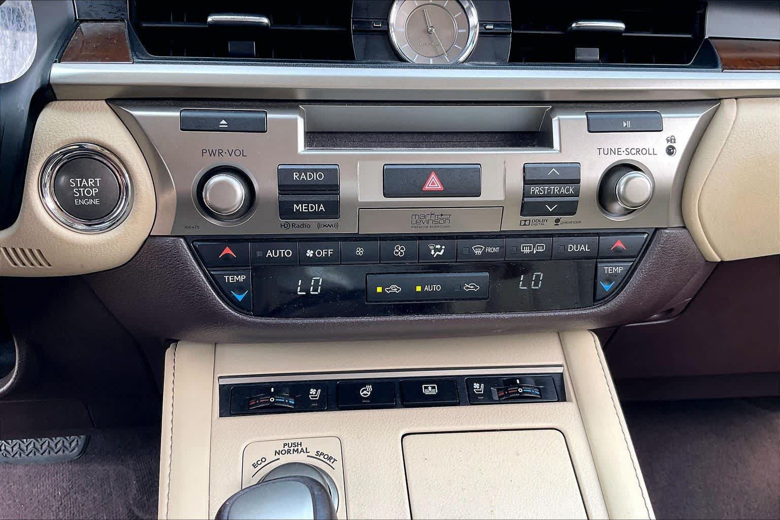 Used 2016 Lexus ES 350 w/ Ultra Luxury Package FWD image 32