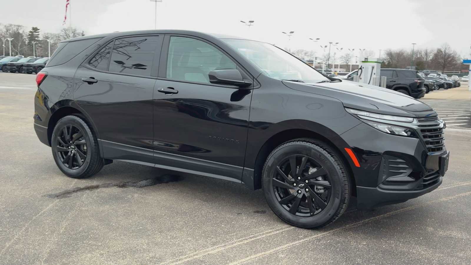 Used 2024 Chevrolet Equinox LS w/ LS Convenience Package image 4