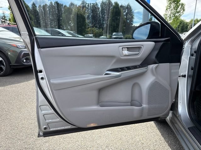 Used 2016 Toyota Camry SE FWD image 17