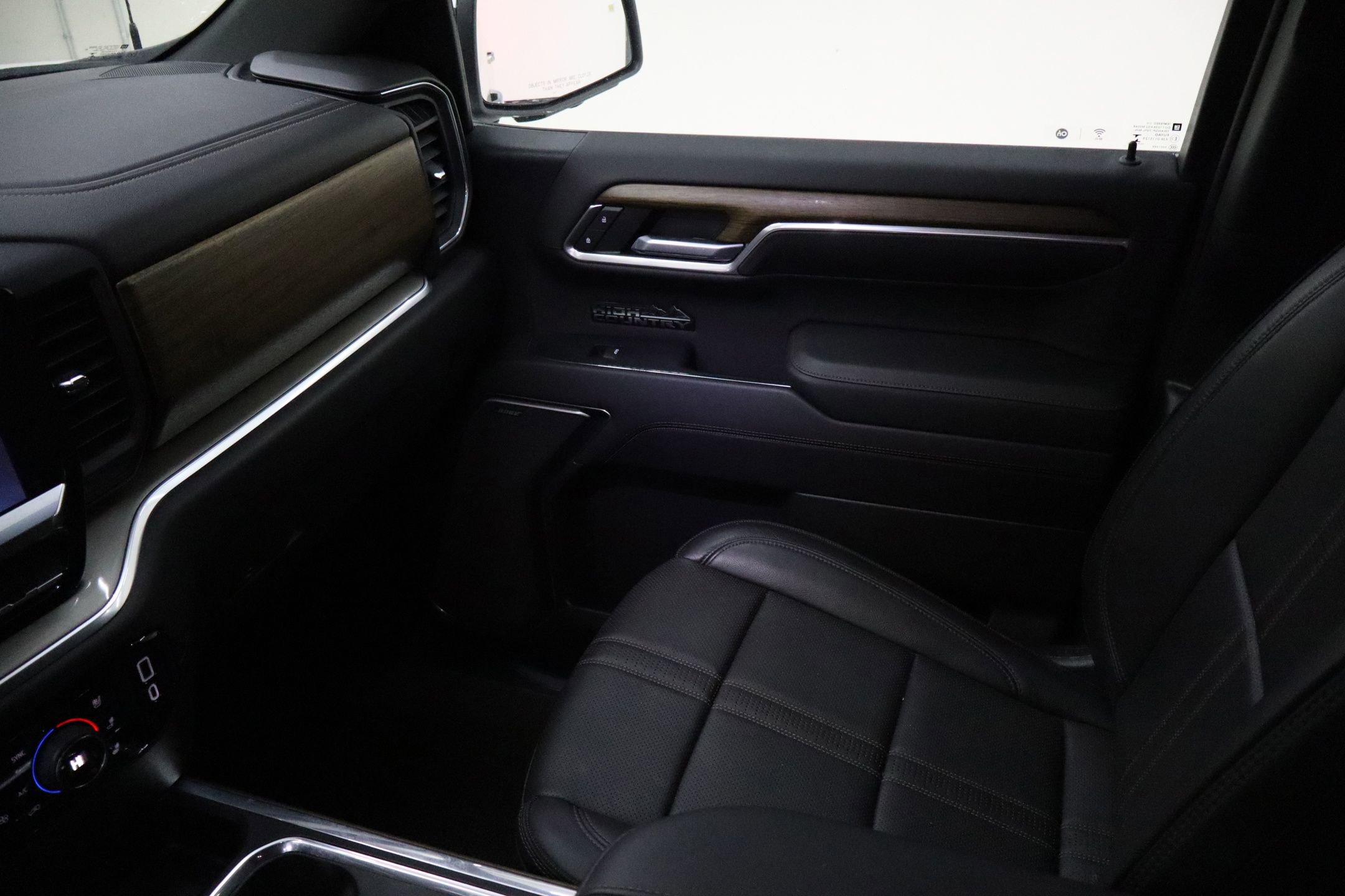 Used 2022 Chevrolet Silverado 1500 High Country w/ Technology Package image 22