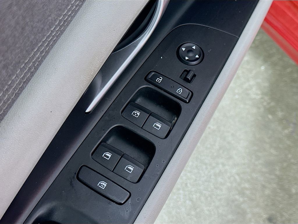 Used 2022 Hyundai Elantra Limited w/ Winter Weather Package FWD image 20