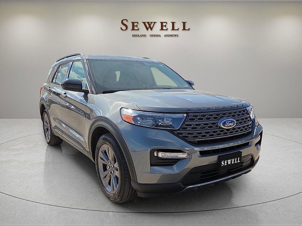 Used 2024 Ford Explorer XLT w/ Equipment Group 202A image 6