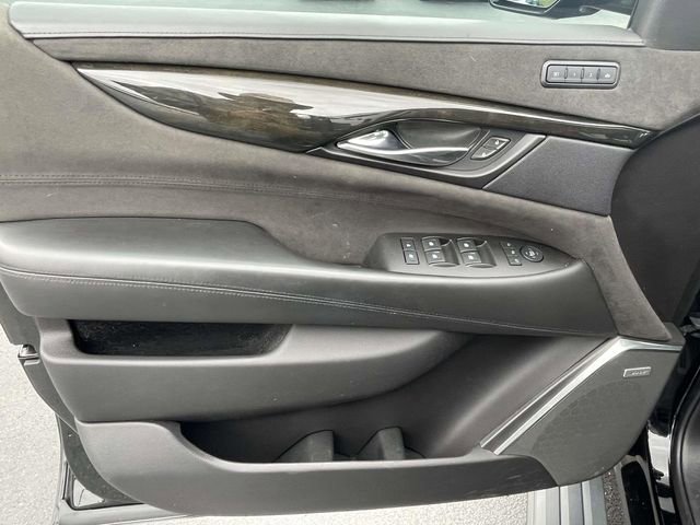 Used 2020 Cadillac Escalade Platinum AWD/4WD image 17