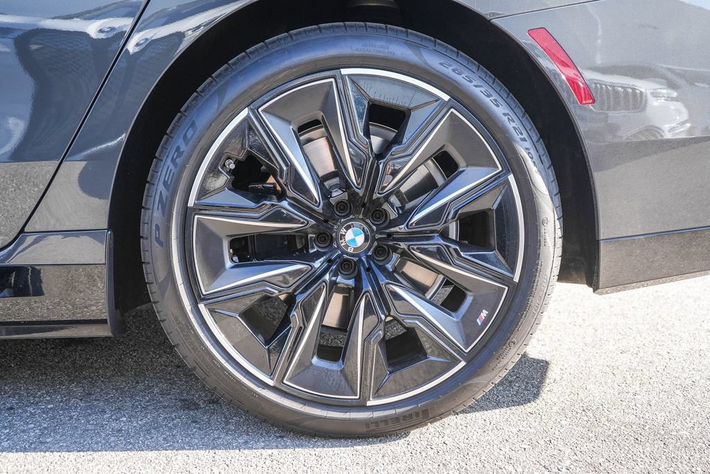 Used 2026 BMW 750e xDrive AWD/4WD image 9