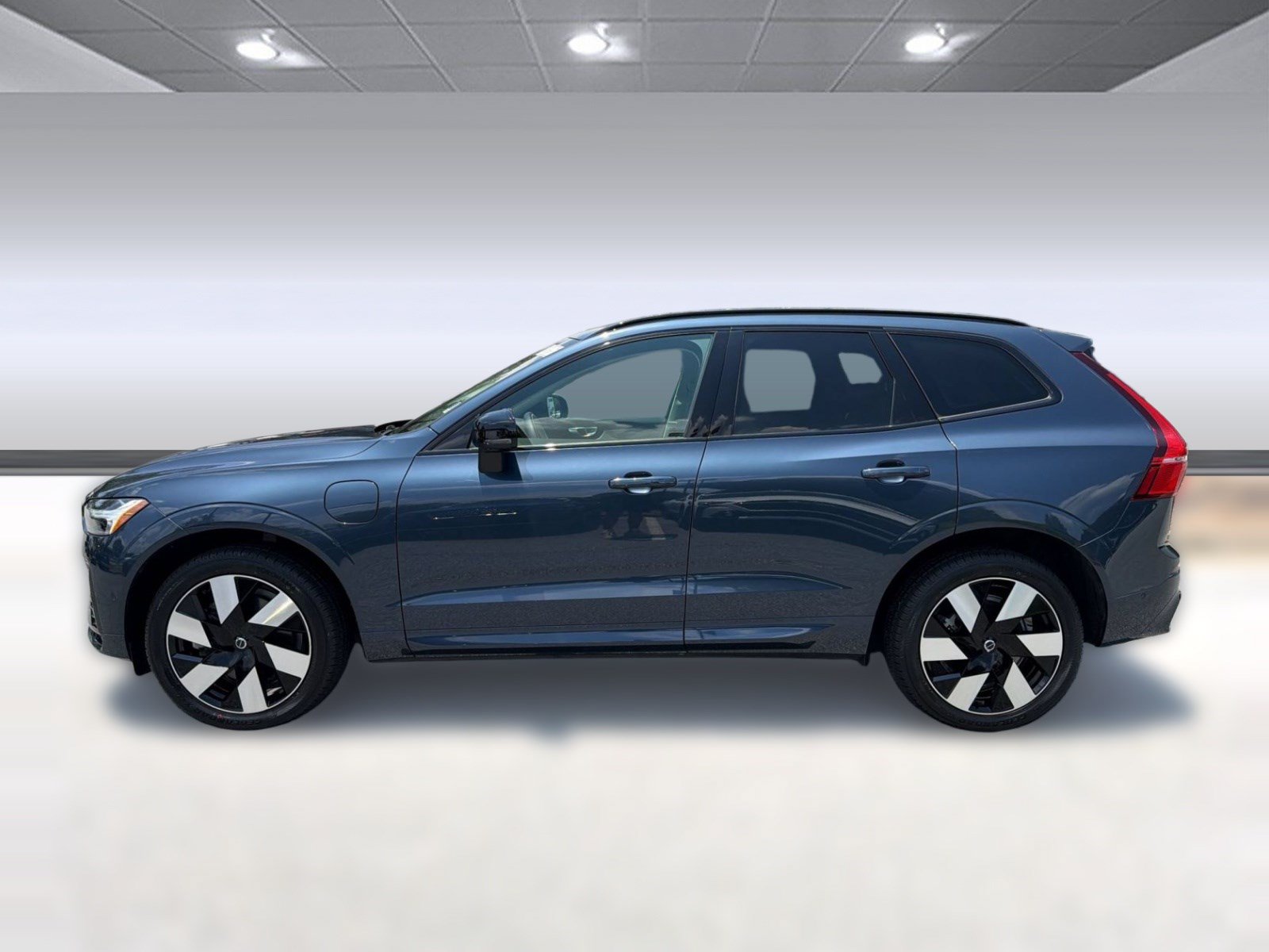 Used 2024 Volvo XC60 T8 Plus w/ Climate Package AWD/4WD video 2