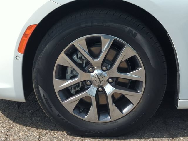 Used 2024 Chrysler Pacifica Pinnacle FWD image 10
