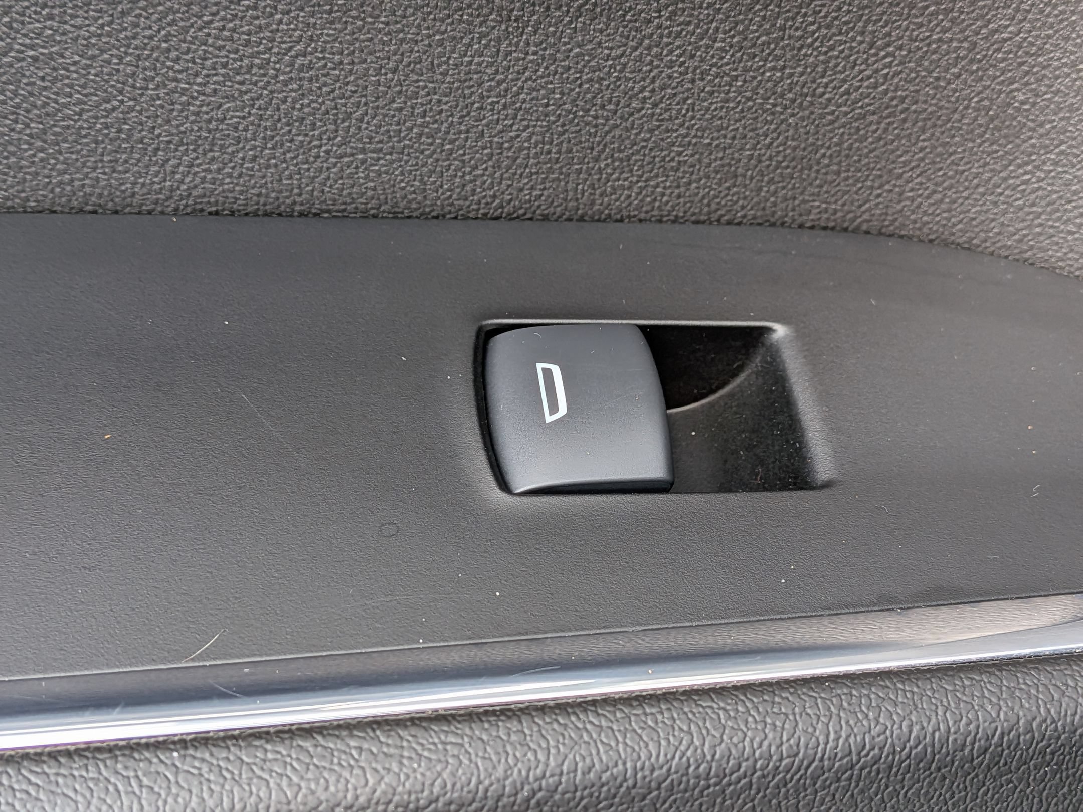 Used 2025 Chevrolet Silverado 1500 LT RWD image 30