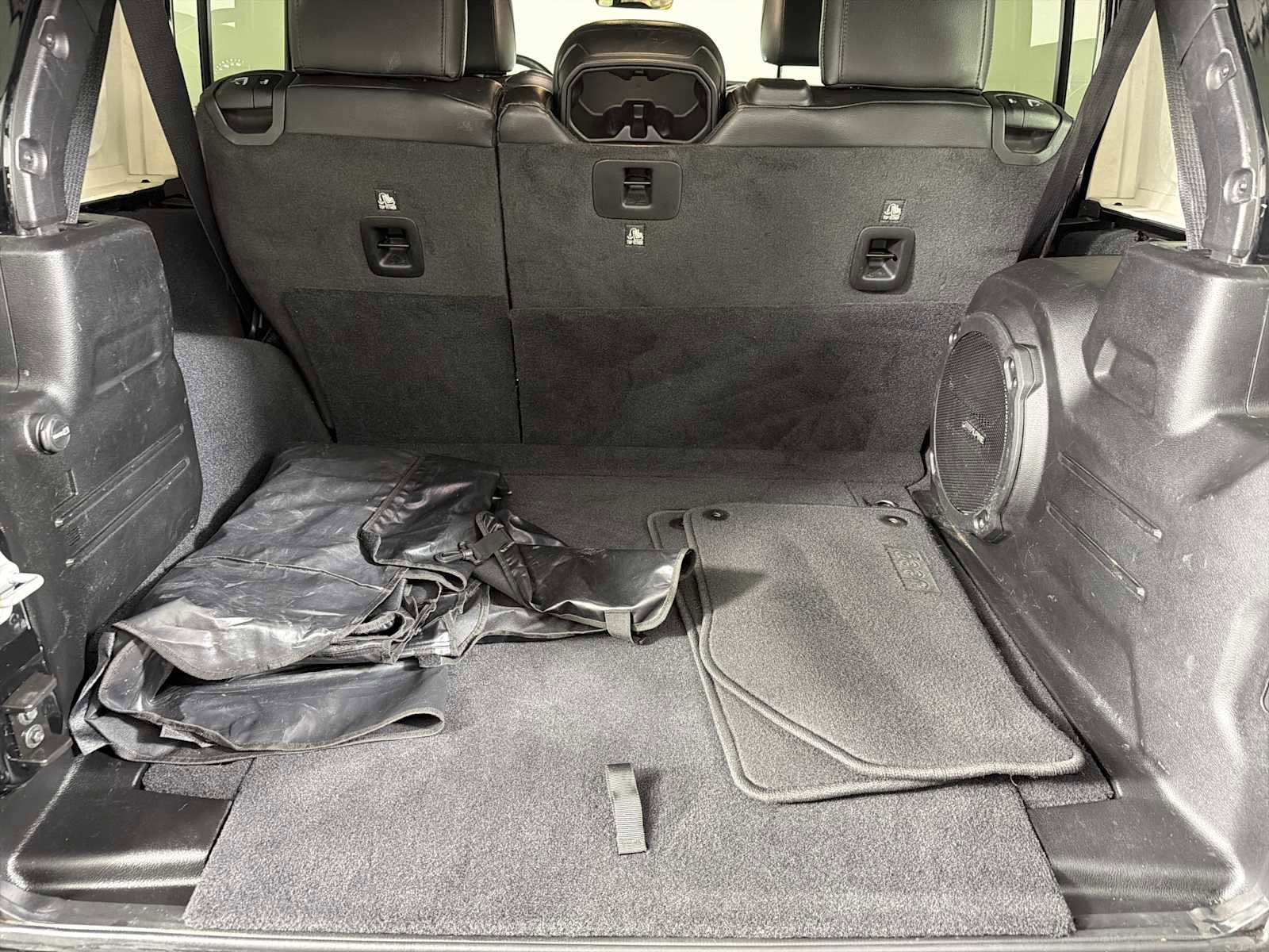 Used 2022 Jeep Wrangler Unlimited Sahara w/ Cold Weather Group image 19