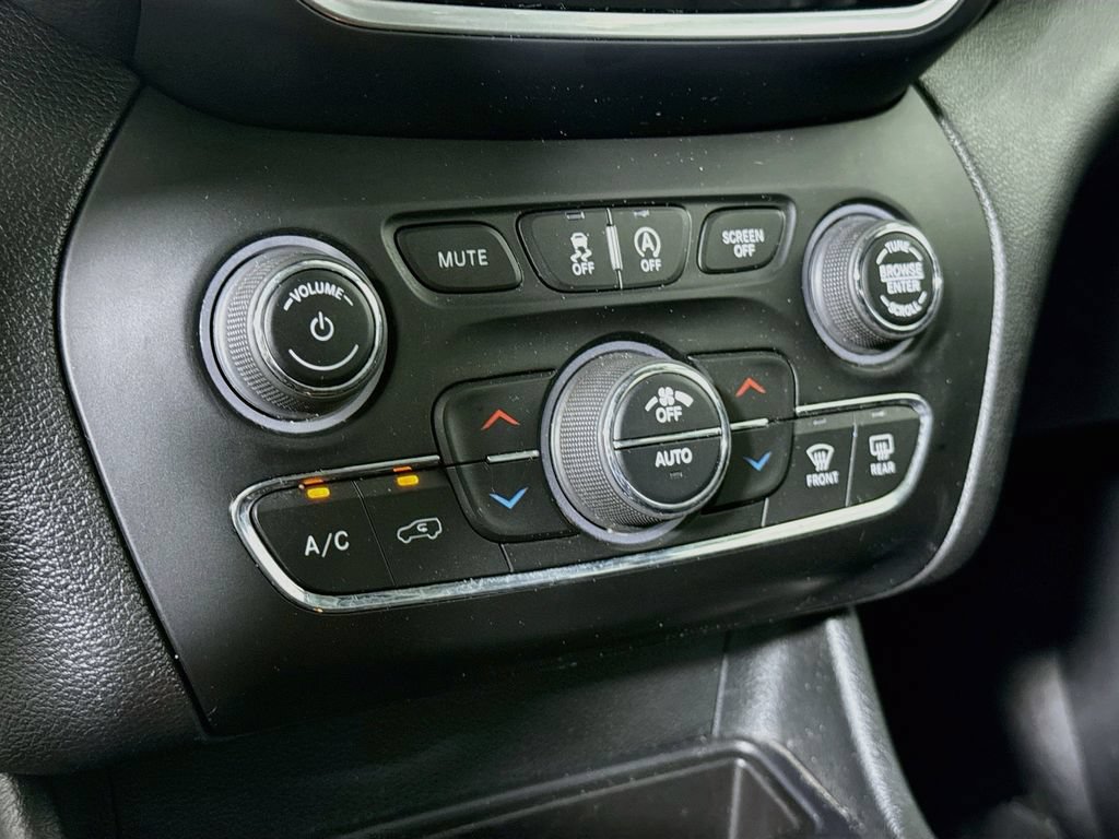 Used 2022 Jeep Cherokee Limited AWD/4WD image 10