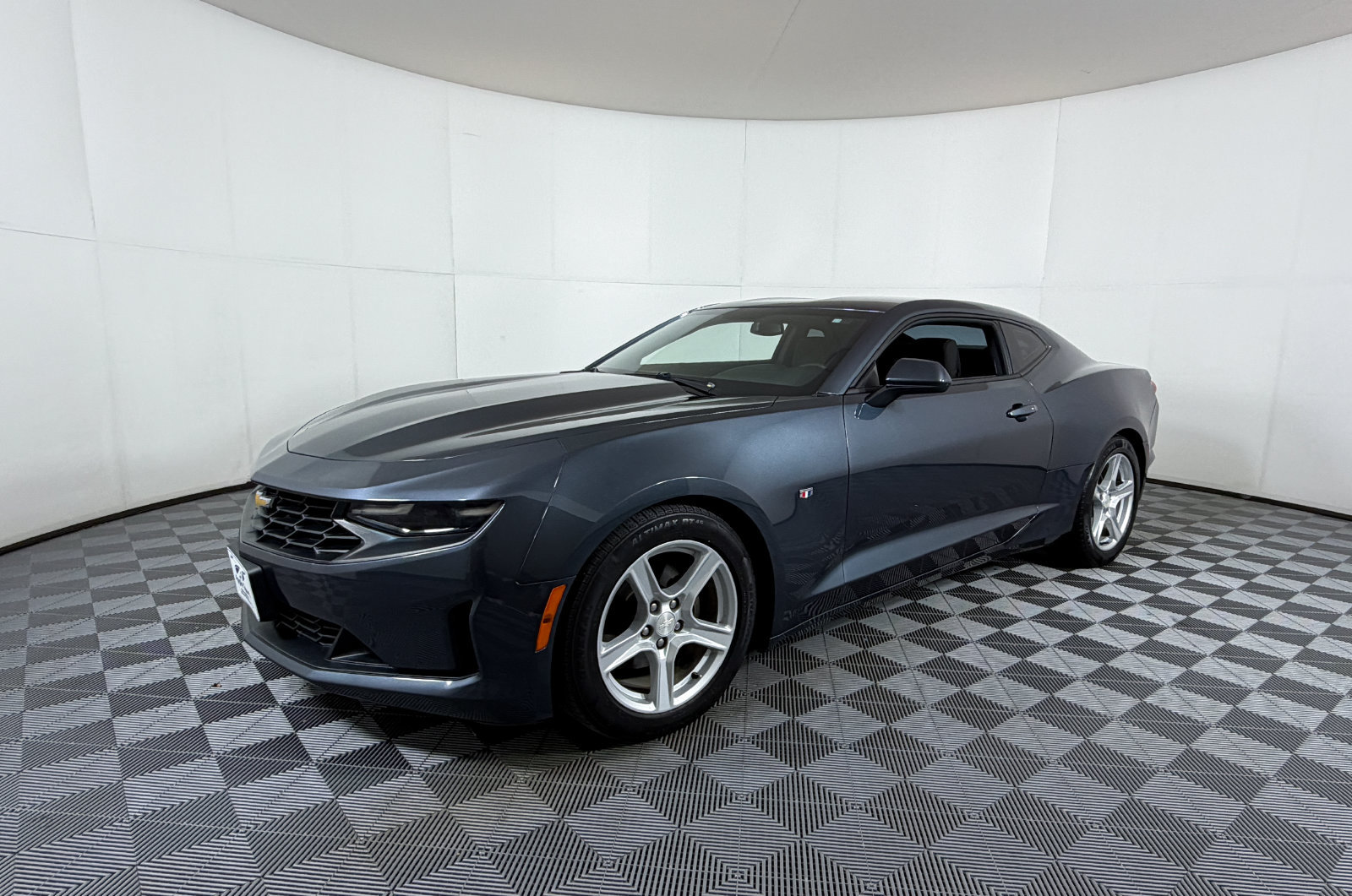 Used 2019 Chevrolet Camaro LT RWD image 2