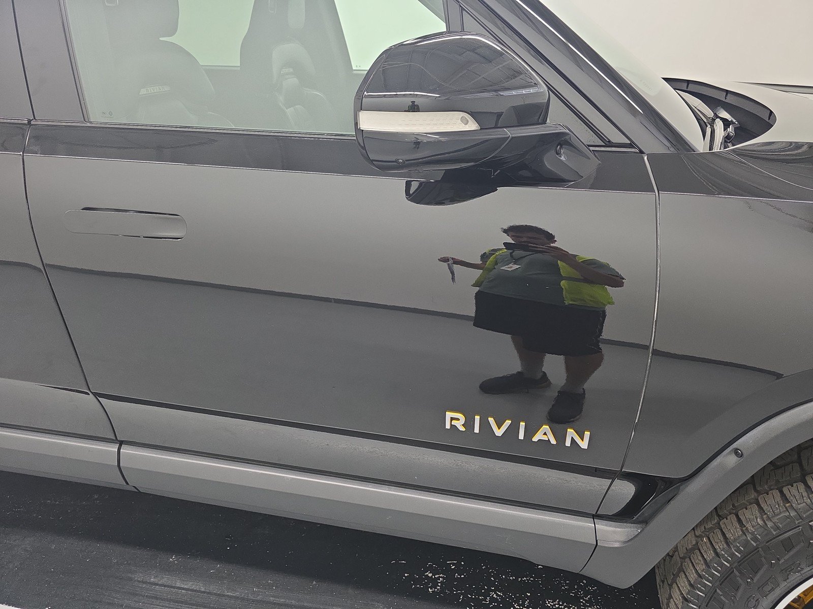 Used 2024 Rivian R1S Adventure AWD/4WD image 36