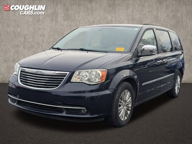 Used 2016 Chrysler Town & Country Touring-L w/ Driver Convenience Group image 3