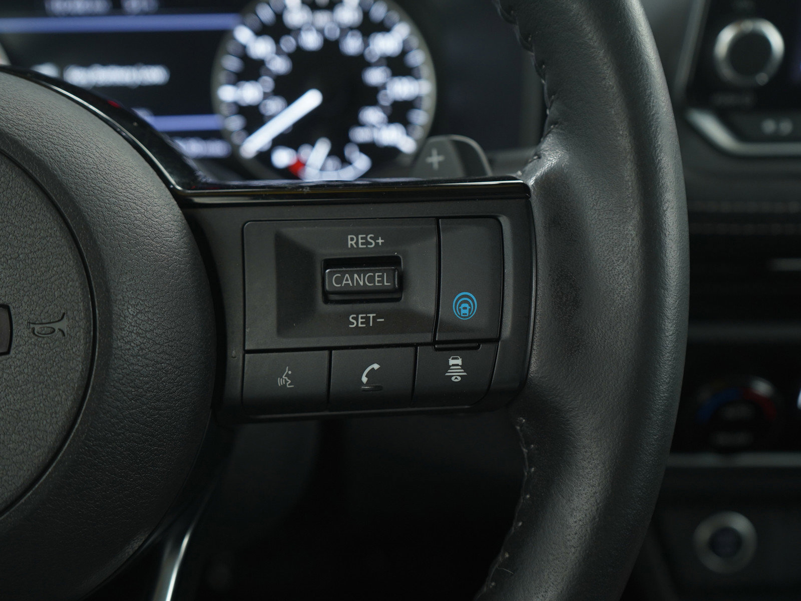 Used 2023 Nissan Rogue SV w/ SV Premium B Package image 27