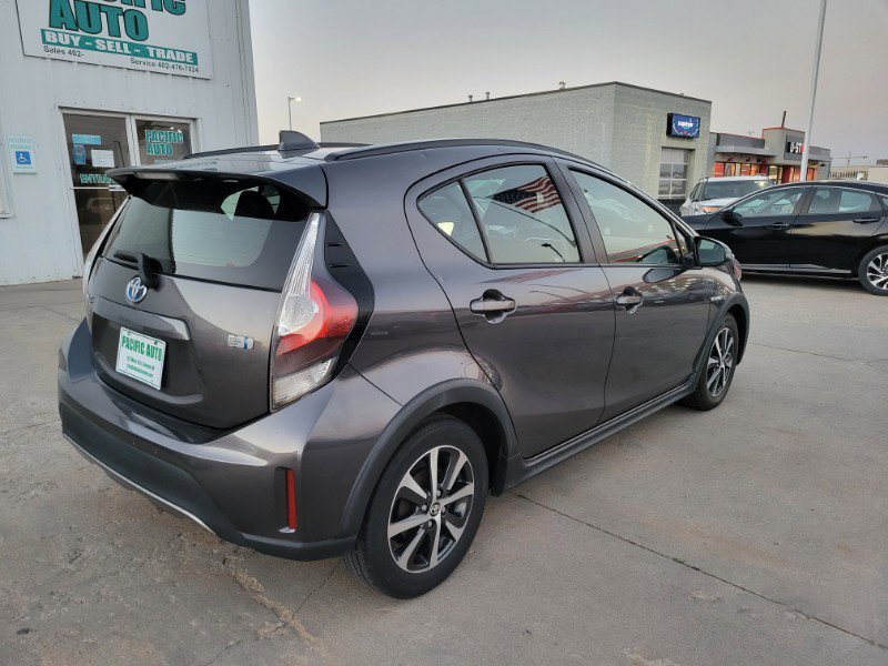 Used 2018 Toyota Prius C Two image 7