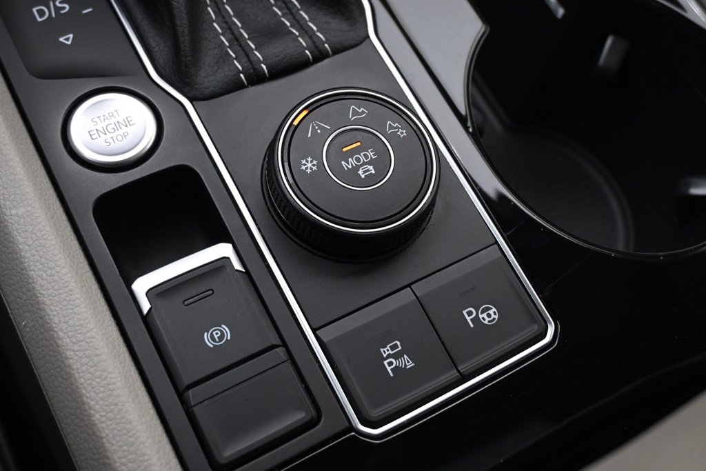 Used 2021 Volkswagen Atlas SEL Premium image 33