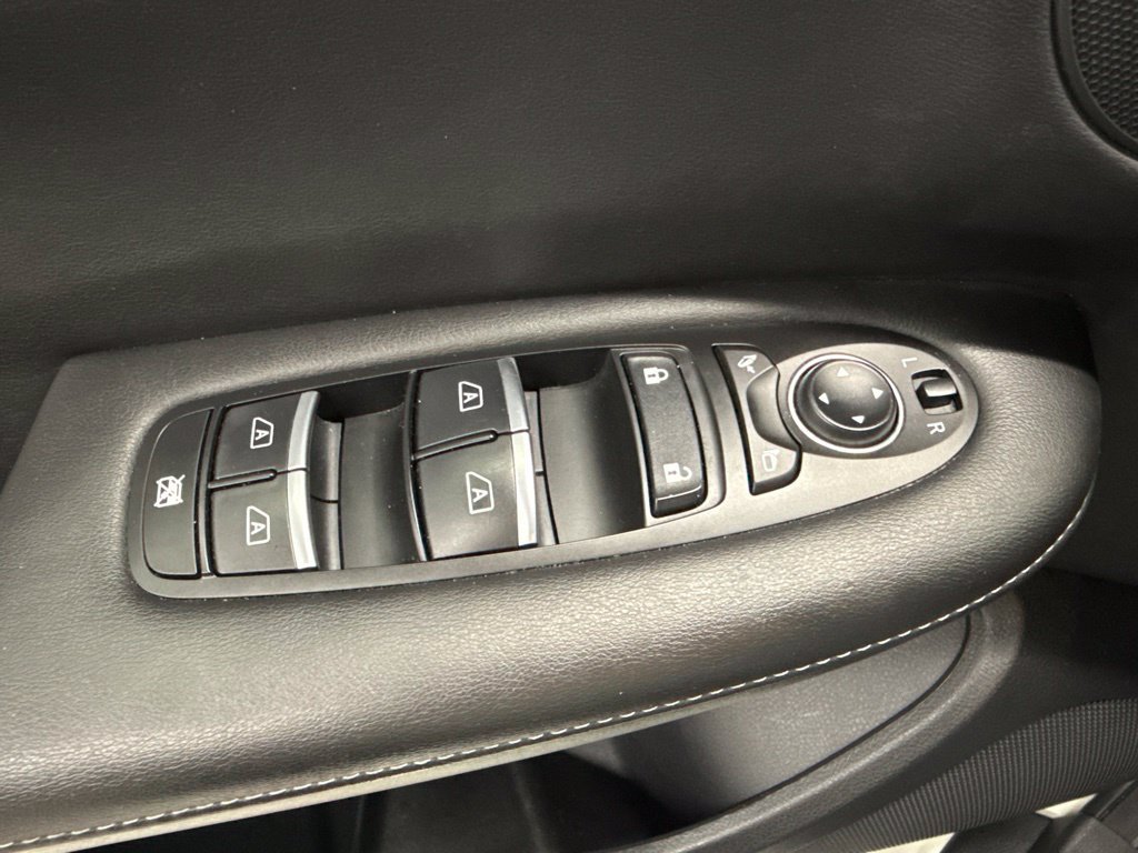 Used 2023 INFINITI QX55 Luxe w/ Cargo Package AWD/4WD image 18