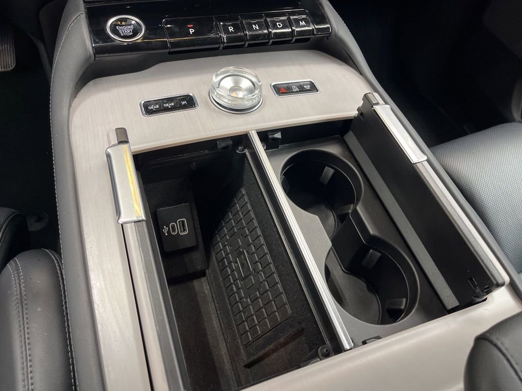 Used 2025 Lincoln Navigator Reserve image 28