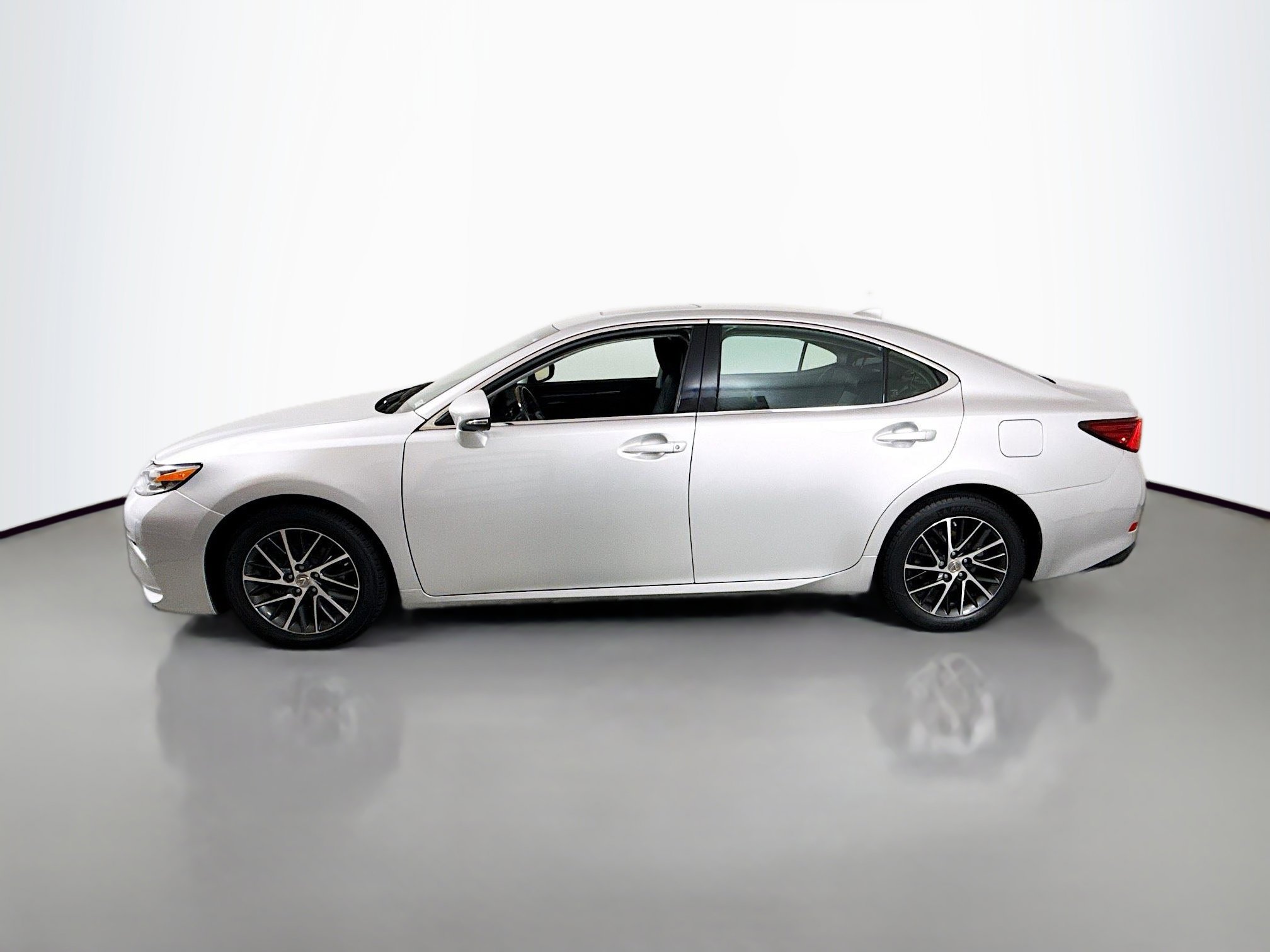 Used 2017 Lexus ES 350 w/ Premium Package FWD image 4