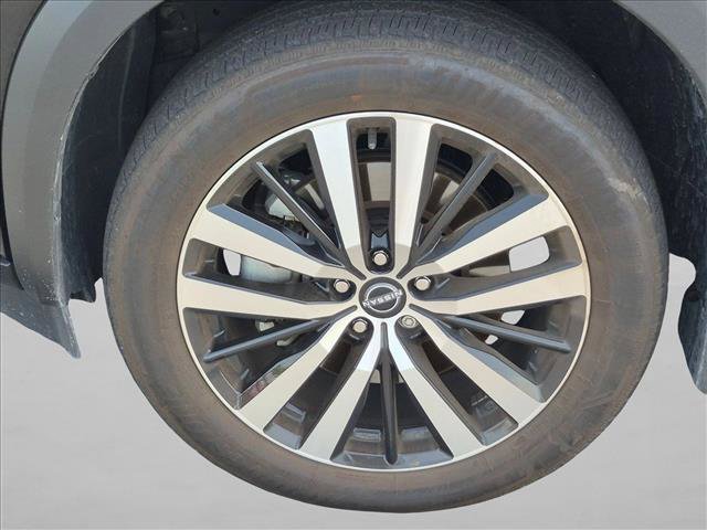Used 2024 Nissan Pathfinder Platinum w/ Cargo Package FWD image 10