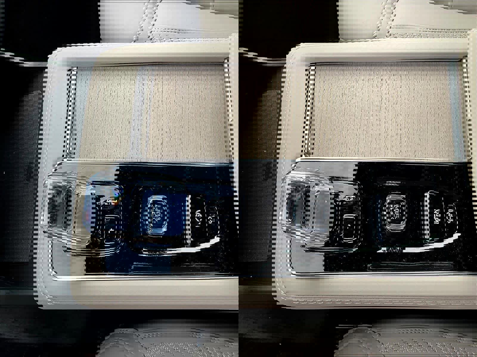 New 2026 Volvo XC90 B5 Plus w/ Protection Package image 10