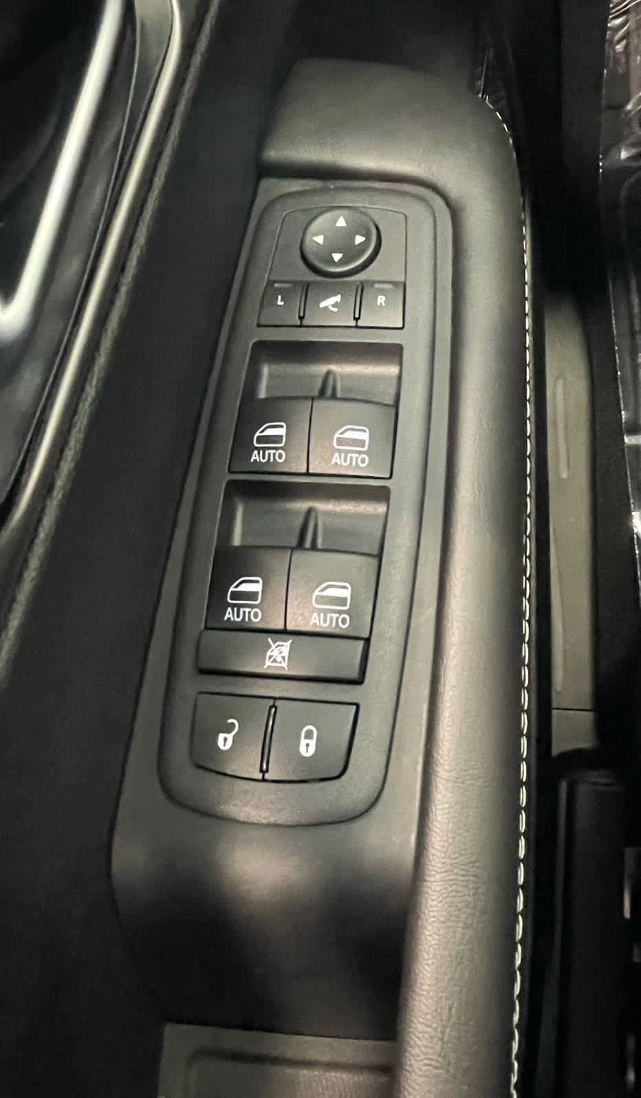 New 2027 Chrysler Pacifica Limited AWD/4WD image 16