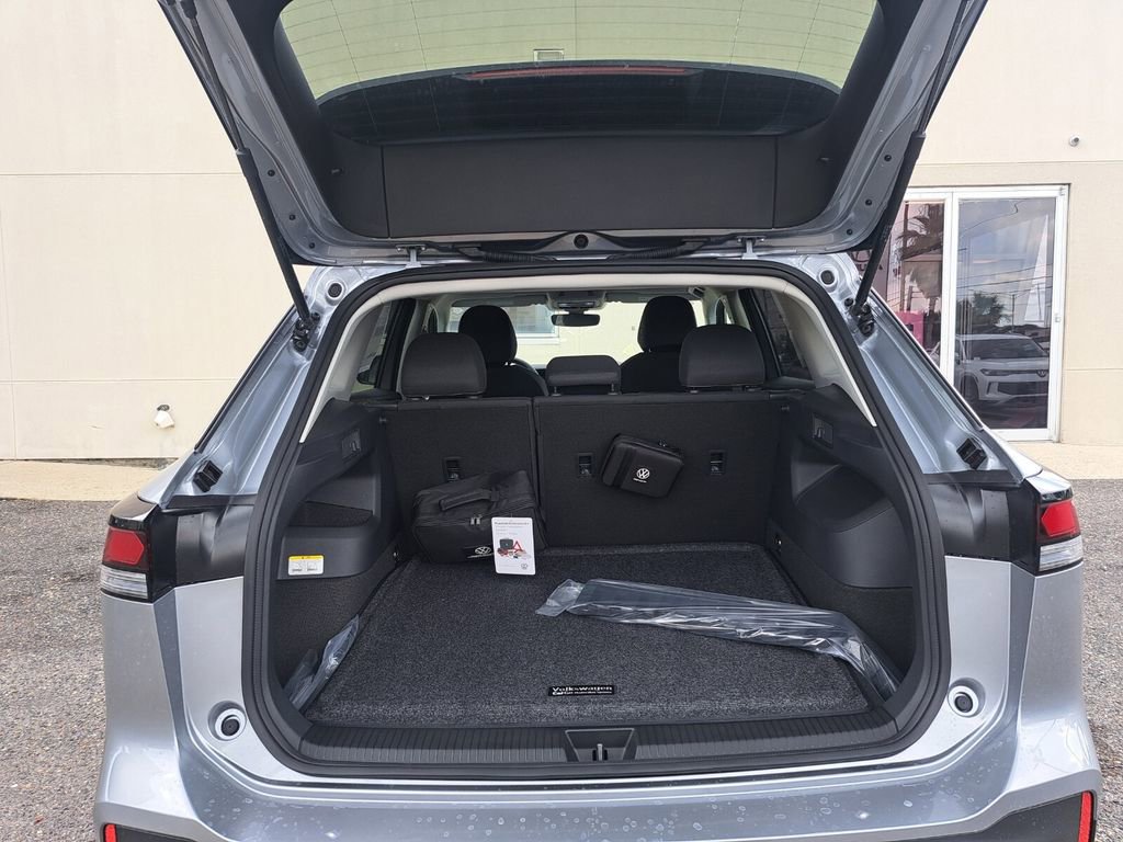 Used 2025 Volkswagen Tiguan S image 25