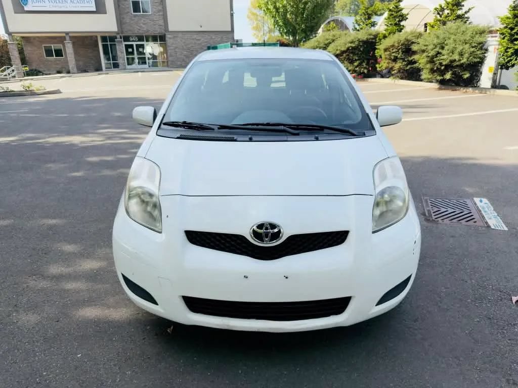 Used 2010 Toyota Yaris 4-Door Hatchback FWD image 8