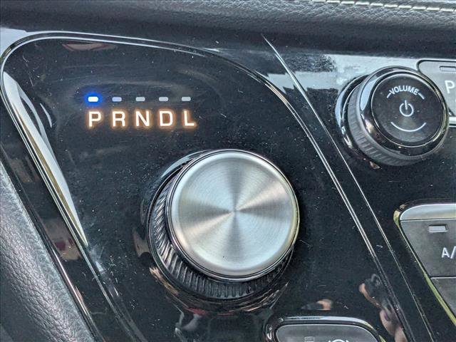 Used 2024 Chrysler Pacifica Premium image 11