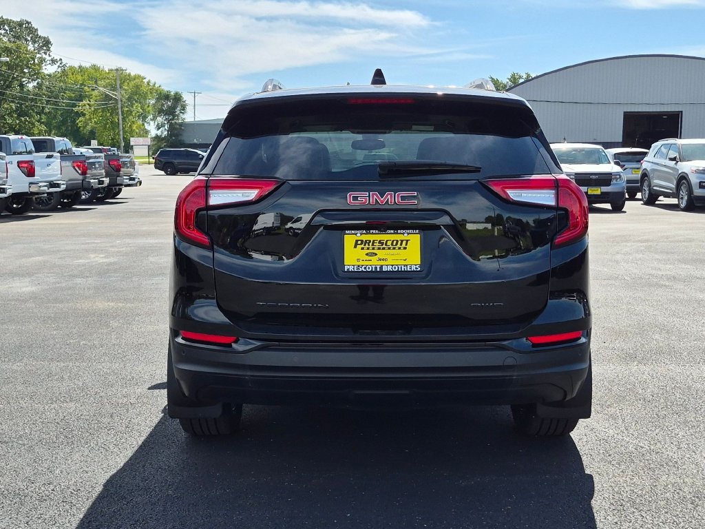 Used 2024 GMC Terrain SLT w/ Infotainment Package II AWD/4WD image 6