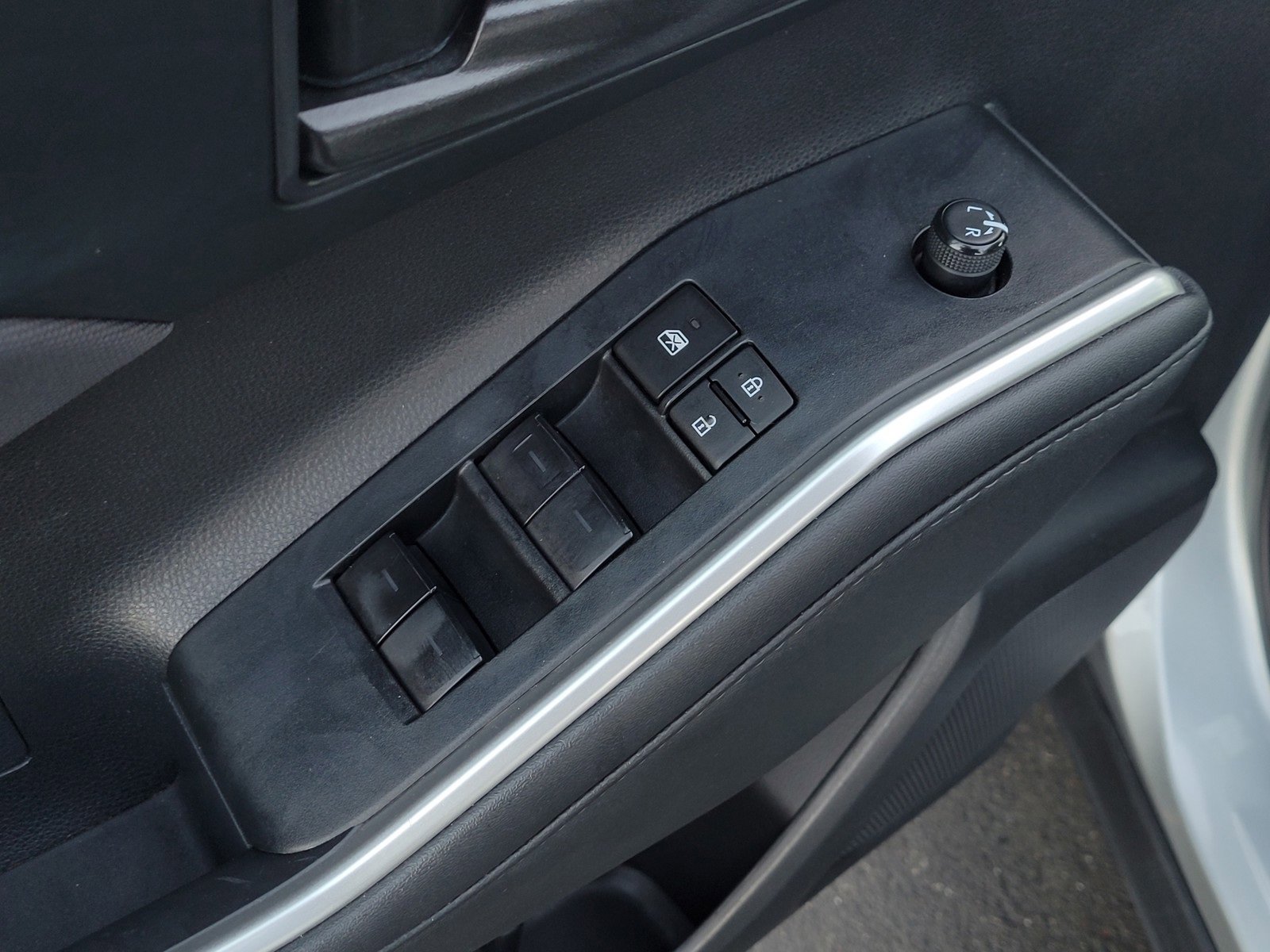 Certified 2024 Toyota Highlander LE image 10