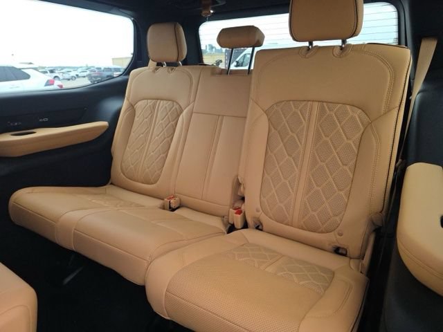 Used 2025 Jeep Grand Wagoneer Series III AWD/4WD image 13