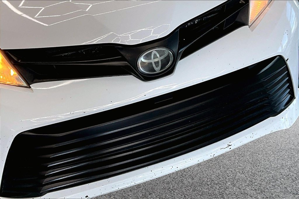 Used 2020 Toyota Sienna L FWD image 34