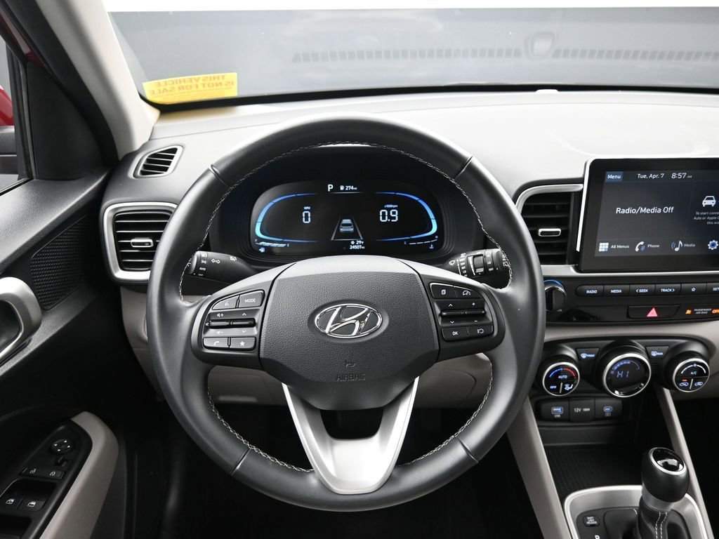 Used 2025 Hyundai Venue SEL image 33