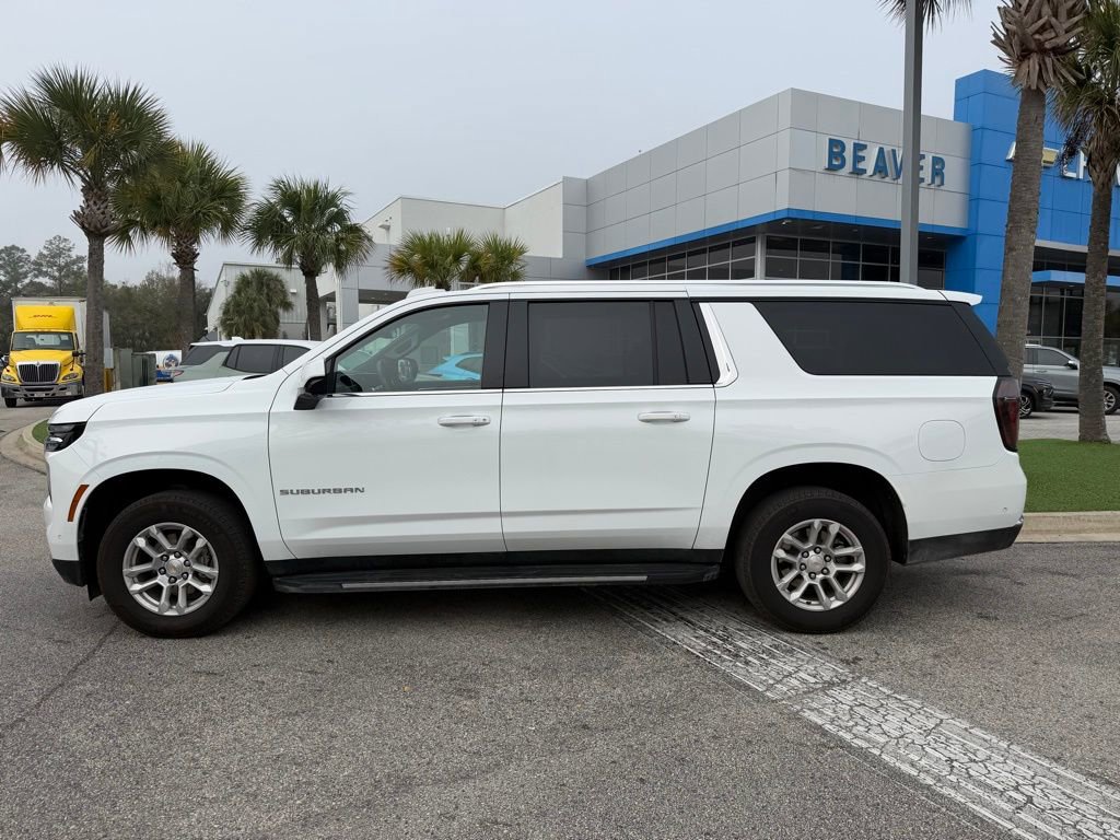 Used 2025 Chevrolet Suburban LT AWD/4WD image 7