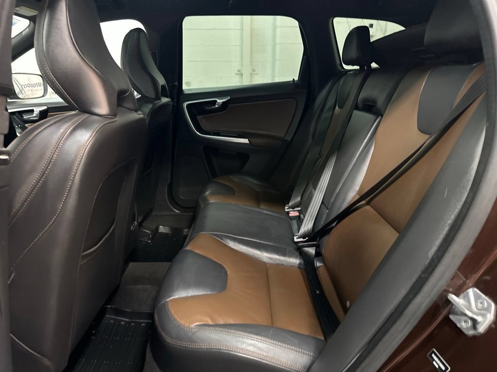 Used 2015 Volvo XC60 T6 AWD/4WD image 22
