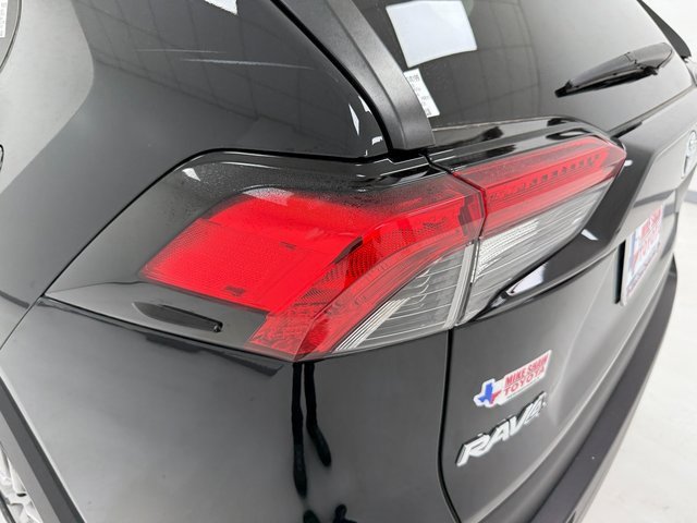 Used 2022 Toyota RAV4 XLE Premium image 36