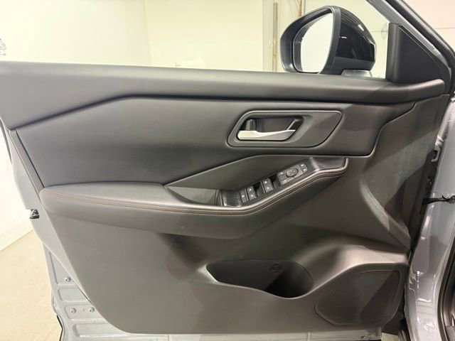 Used 2026 Nissan Rogue SV AWD/4WD image 11