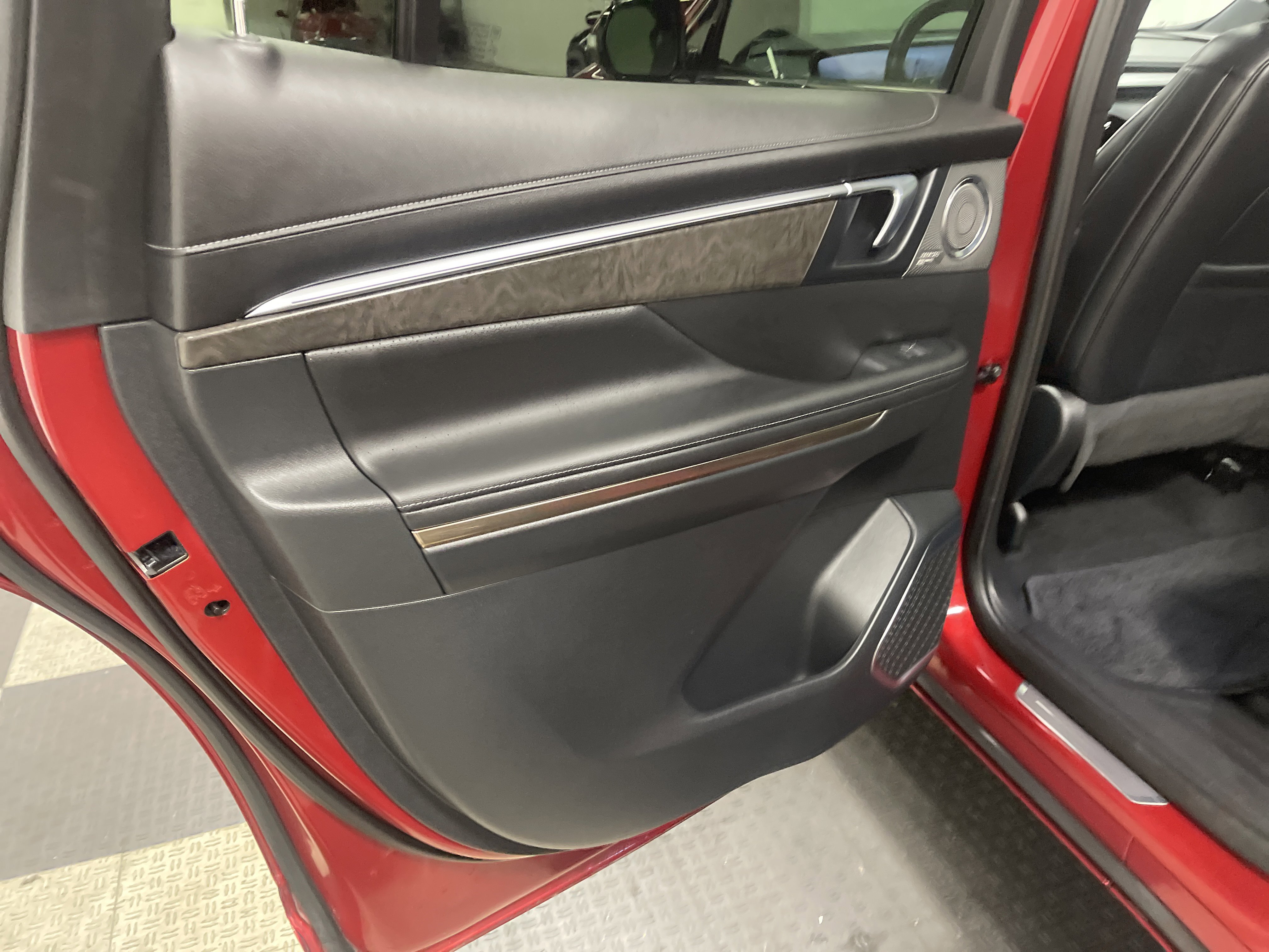 Used 2025 Buick Enclave Avenir FWD image 15
